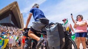 Watch: Large crowds celebrate at Sydney Opera House to mark end of Roscommon man’s global cycle 