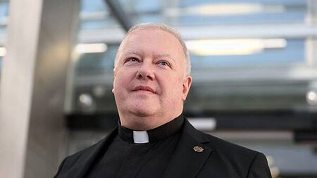 Army chaplain who forgave attacker awarded distinguished service medal