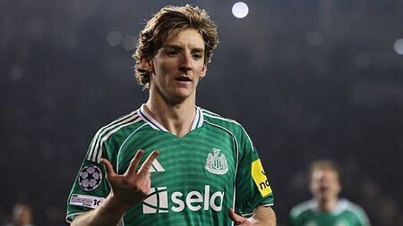 Anthony Gordon scores four as Newcastle hammer Qarabag in first leg