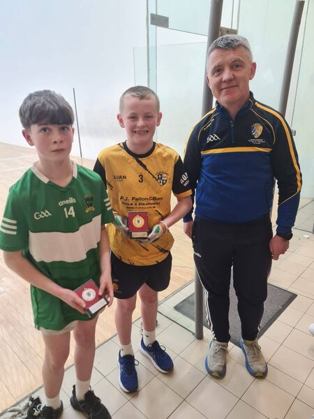 U-11 boys’ singles winner, Adam Farrell, Roxboro NS, with Alex Brennan, runner-up, and Cian Duffy, Cumann na mBunscol, following the recent handball finals at St. Coman’s Handball Club. U-11 boys’ singles winner, Adam Farrell, Roxboro NS, with Alex Brennan, runner-up, and Cian Duffy, Cumann na mBunscol, following the recent handball finals at St. Coman’s Handball Club.