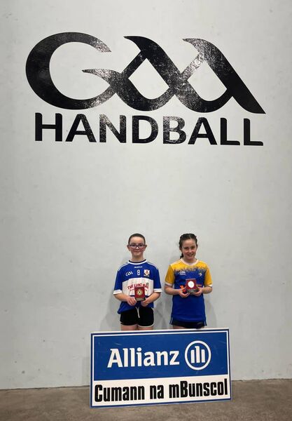 U-11 girls’ singles winner, Eimear Hanley, Knockcroghery NS, with Sinead Hall, Slatta NS, following the recent Cumann na mBunscol handball finals at St. Coman’s Handball Club. U-11 girls’ singles winner, Eimear Hanley, Knockcroghery NS, with Sinead Hall, Slatta NS, following the recent Cumann na mBunscol handball finals at St. Coman’s Handball Club.