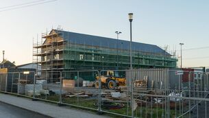 <p>Works continue on a new extension to Scoil Mhuire in Strokestown. Pic: Gerry Faughnan</p>