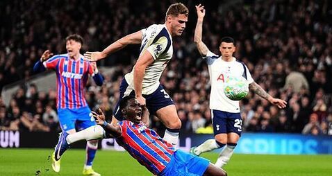 Red card costly as Tottenham slip to fifth successive defeat