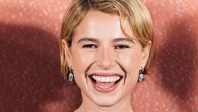 Jessie Buckley says she is ‘lover of cats’ as actress clarifies earlier comments