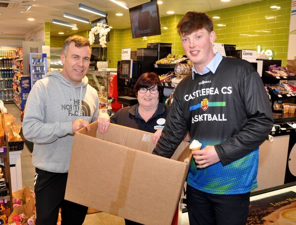 Members of the Castlerea Community School’s All-Ireland winning basketball team, sponsored by Dermot Lyons, came to help Dermot and his staff celebrate the first anniversary of the Mace Filling Station on the Knock Road in Castlerea. Pictured picking the winning ticket in a prize draw were Dermot Lyons, Erika Sweeney and Sean Vaughan. Pic: Liam Reynolds 