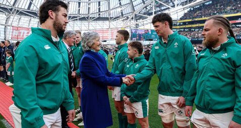 Murray scores try on Six Nations debut to help Ireland secure Triple Crown 