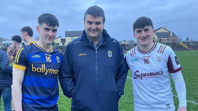 <p>Roscommon U-20 goalkeeper Mark Carroll and Galway U-20 goalkeeper Brian Carroll pictured alongside their uncle and chairperson of the CCCC Brian Carroll.</p>
