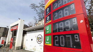 Woman (20s) fighting for life after serious head injuries in apparent assault in Co Tipperary Woman (20s) fighting for life after serious head injuries in apparent assault in Co Tipperary