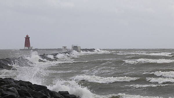 Yellow wind warning issued for five counties