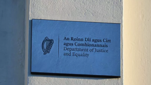 Alleged getaway driver decided at every turn to assist 'violent thug', jury told