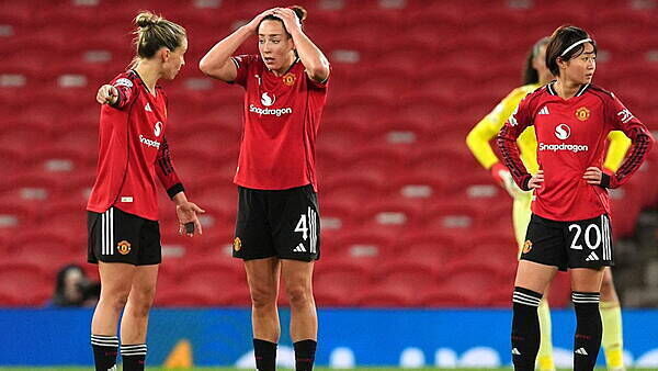 Man Utd concede late winner in five-goal first leg against Bayern Munich