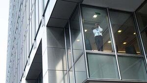 Men twice as confident as women in asking for a pay rise, survey shows