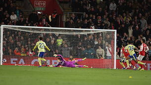 Lauren Price looking ahead to wedding after victory over Stephanie Pineiro Lauren Price looking ahead to wedding after victory over Stephanie Pineiro