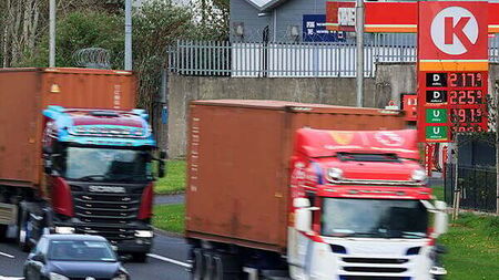 Protesters plan to meet with Government as over 100 forecourts out of fuel and traffic chaos continues