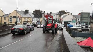 <p>Traffic down to a crawl on Carrick Bridge with a large tailback along the N4. Pic: Gerry Faughnan </p> <p>Traffic down to a crawl on Carrick Bridge with a large tailback along the N4. Pic: Gerry Faughnan </p>