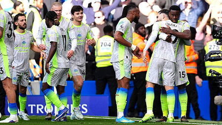 Man City close gap on leaders Arsenal after easing to victory at Chelsea