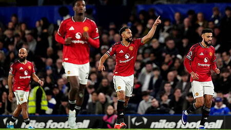 Man Utd strengthen Champions League bid after edging past struggling Chelsea