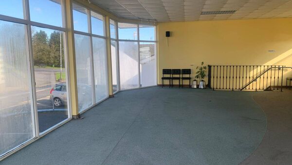 The property extends to approximately 1,000 square feet. 