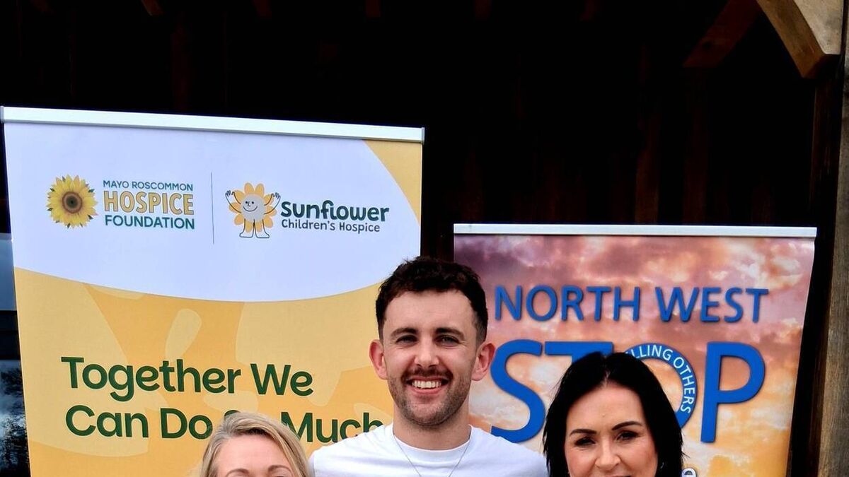 Picture Gallery: Fergal presents €105,000 each to Hospice and North West Stop