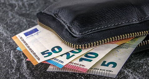 Over 27,000 young workers earn less than the minimum wage