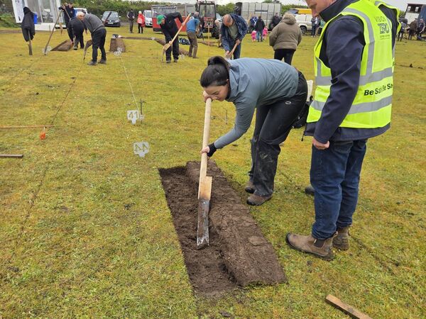Rachel O'Grady, Fourmilehouse demonstrating her loy digging skills.