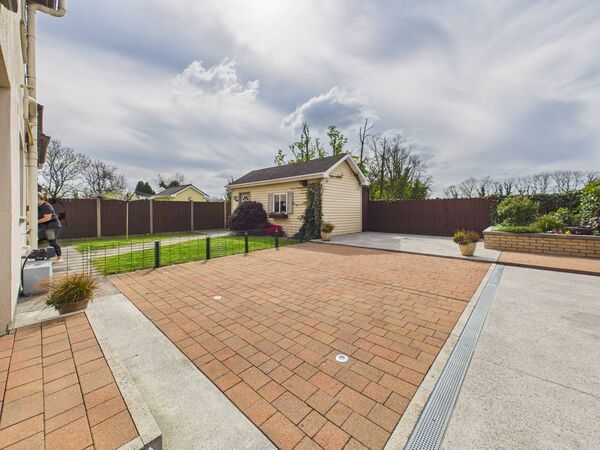 Externally the combination of paved and lawn areas, along with raised flower beds and mature planting, creates an ideal setting for outdoor dining, entertaining and family use. 