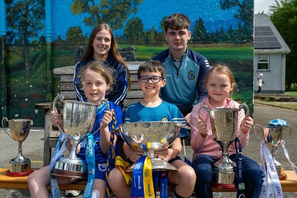 Junior Infants from Ballinagare NS with the Connacht Final cups won by Roscommon teams as the cups were brought on a tour of schools. They are pictured with Rachel Higgins and Patrick Gaynor. Pic: Breda Durr Junior Infants from Ballinagare NS with the Connacht Final cups won by Roscommon teams as the cups were brought on a tour of schools. They are pictured with Rachel Higgins and Patrick Gaynor. Pic: Breda Durr