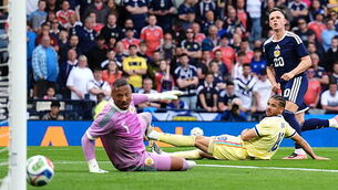 Arsenal back on top with commanding win over Brighton
