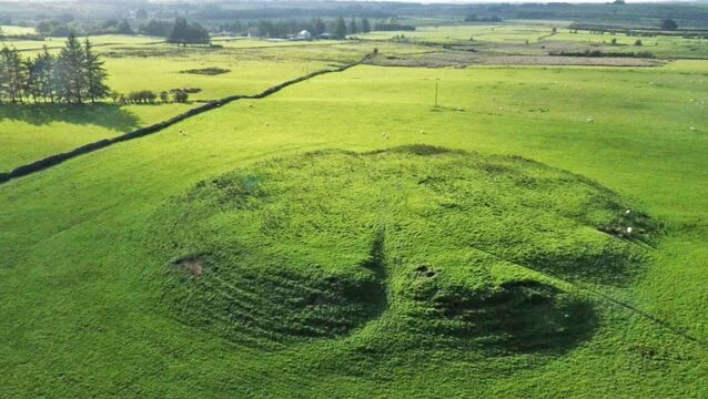 <p>Roscommon County Council has warned that a proposed large-scale wind farm development in North Roscommon could jeopardise a bid to secure UNESCO World Heritage status for the Rathcroghan archaeological complex.</p>