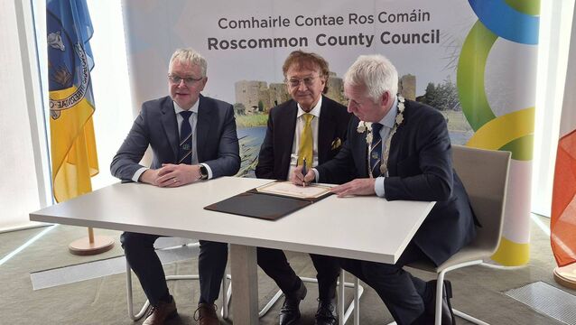 <p>Chief executive of Roscommon County Council Shane Tiernan and Cathaoirleach Liam Callaghan with Sean Mulryan at the signing of the charter honouring Mr Mulryan with the Freedom of Roscommon.</p>