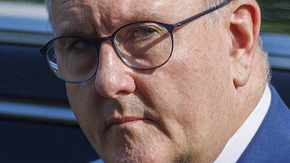 Prosecution case concludes in Jeffrey Donaldson sex offences trial