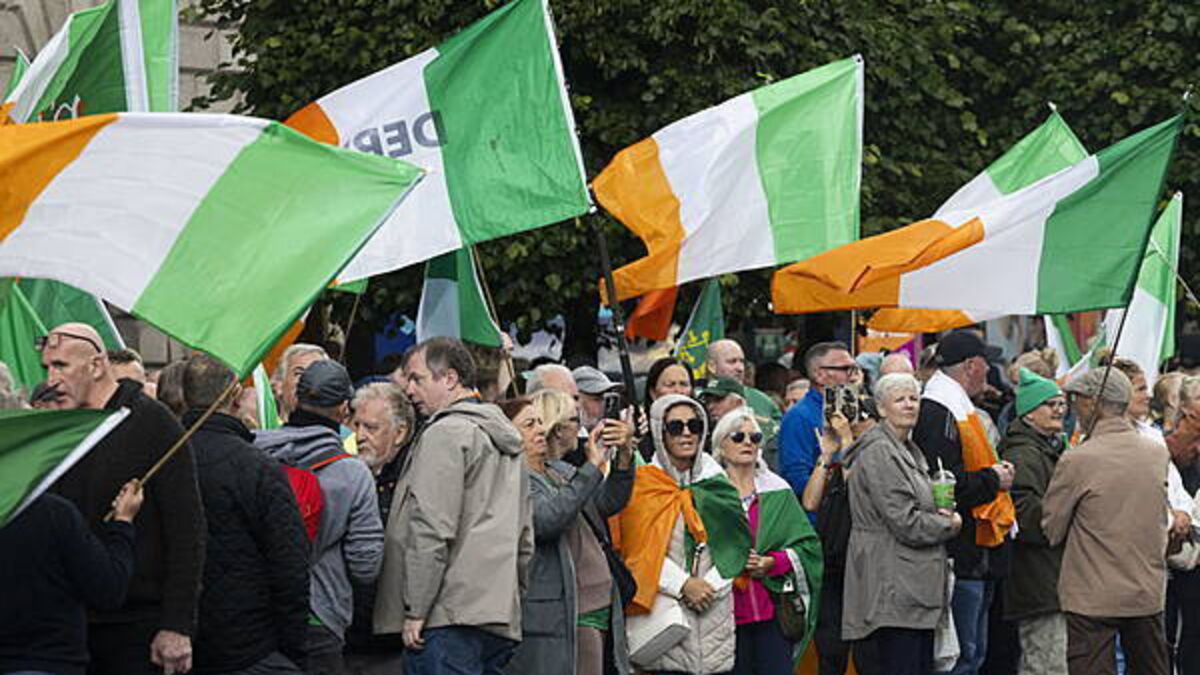 O'Connell Street closed to traffic due to anti-migrant protest
