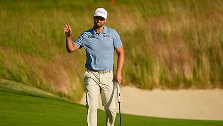 Former champion Wyndham Clark takes four-shot lead at US Open