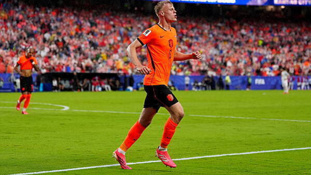 Netherlands cruise into last 32 with 3-1 win over Tunisia