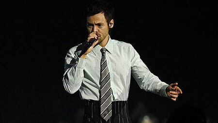 Harry Styles pays tribute to One Direction bandmates on final night at Wembley