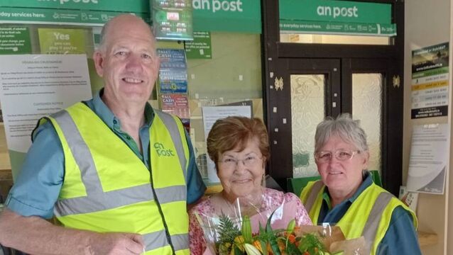 <p>John Bligh and Patsy Kelly, An Post Castlerea, make a presentation to Mary Lennon on the occasion of her retirement as postmistress in Ballintubber.</p>