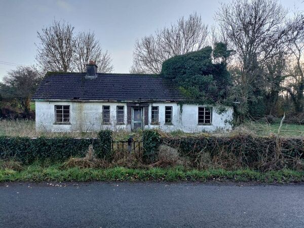 The house before major refurbihsment got underway. The house before major refurbihsment got underway.