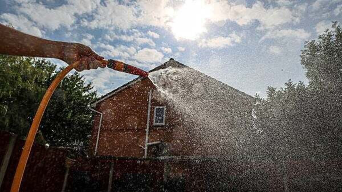 Uisce Éireann defends hotline for people to report ‘non-essential’ use of water