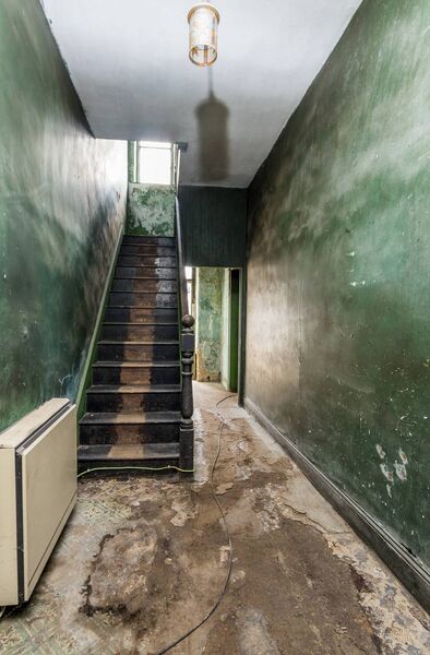 The property requires refurbishment, but it retains many fine original features. The property requires refurbishment, but it retains many fine original features.