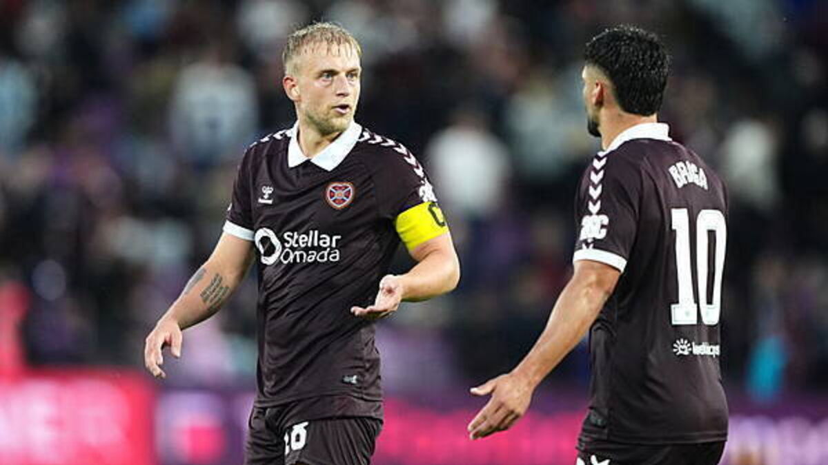 Hearts concede two late goals to lose to Aberdeen in their Premiership opener