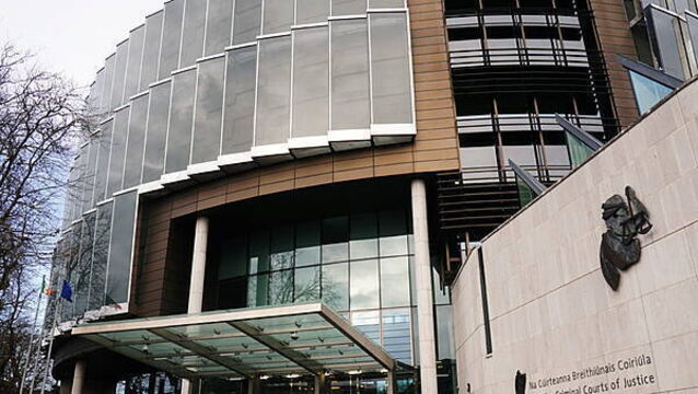 Man (36) sent pic of loaded gun to ex-partner, court told