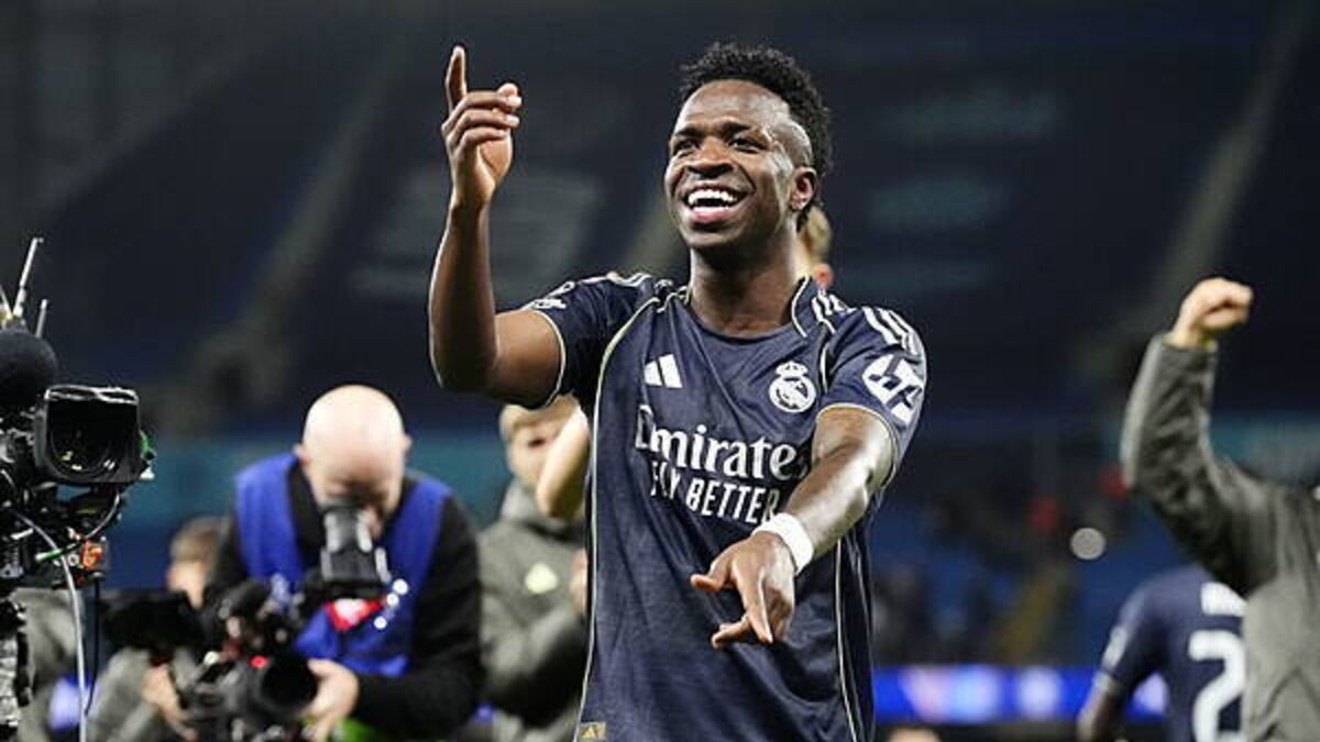 Vinicius Junior ends transfer speculation by signing new Real Madrid contract
