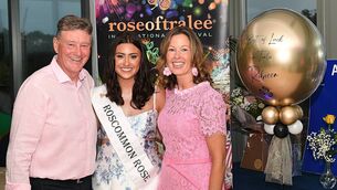 <p>Rebecca Collins with her parents Martin and Fiona at a gathering for Rebecca at Athlone Golf Club in advance of the Rose of Tralee. Pic: Gerard O’Loughlin</p>