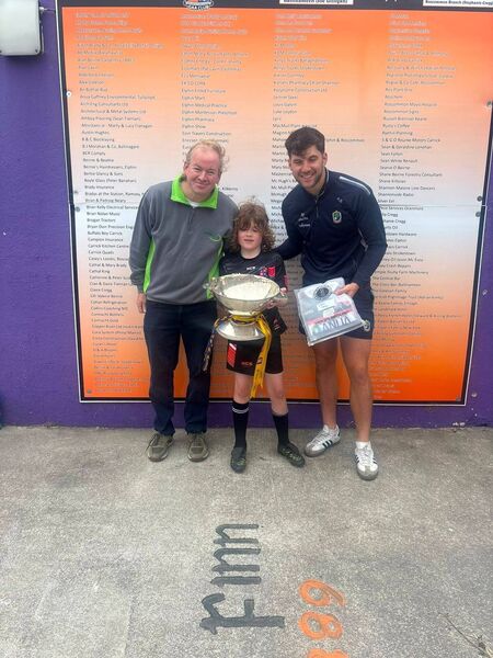 The Elphin- Ballinameen U-8 team were delighted to welcome Aaron Brady and the Nestor Cup to their training recently. Aaron passed on important GAA skills before presenting them with their new gear, which was kindly sponsored by Anua Gaffney Environmental and Hanly Quarries. 