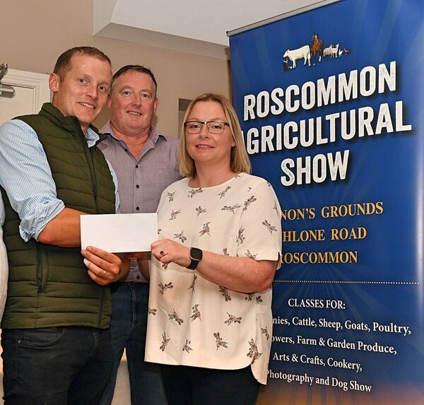 David Mannion, Kepak, making a cheque presentation to Pamela Gately. Also in picture is Mike Gately, at the launch of Roscommon Agricultural Show in Hannon’s Hotel, Roscommon. Pic: Gerard O’Loughlin David Mannion, Kepak, making a cheque presentation to Pamela Gately. Also in picture is Mike Gately, at the launch of Roscommon Agricultural Show in Hannon’s Hotel, Roscommon. Pic: Gerard O’Loughlin