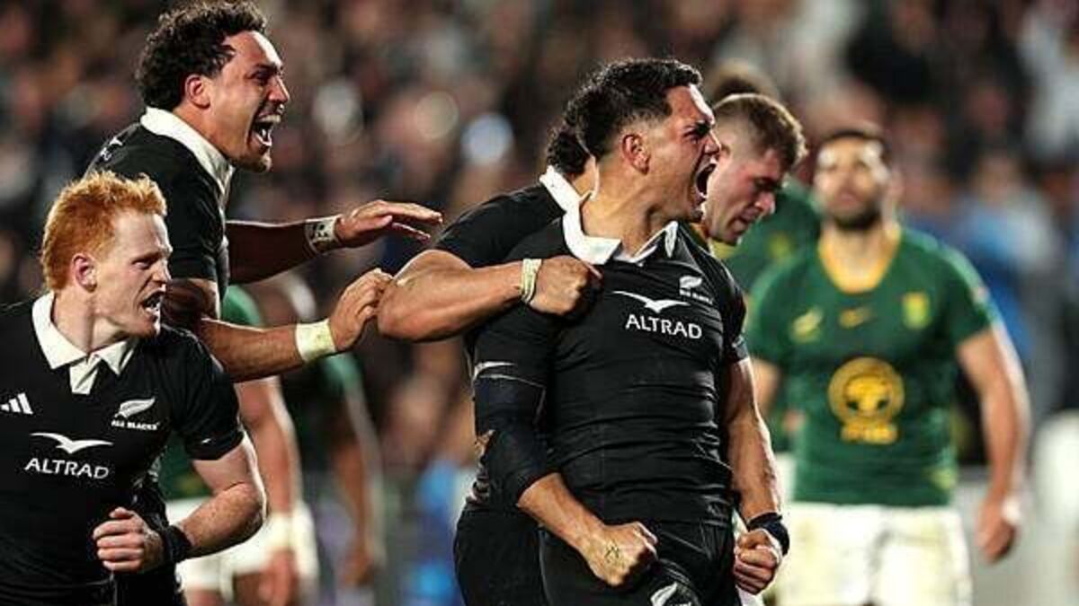 New Zealand forced into late change for first test against Springboks