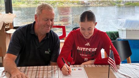Roscommon woman signs for prestigious US university rowing team