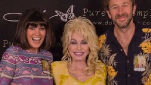<p>Actor and Boyle native Chris O'Dowd with his wife Dawn O'Porter and the late Dolly Parton. Pic: Courtesy of Facebook</p>
