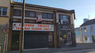 <p>On the market in Castlerea town is this substantial commercial/residential property.</p> <p>On the market in Castlerea town is this substantial commercial/residential property.</p>