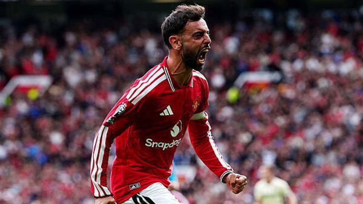 Bruno Fernandes hat-trick helps Manchester United to thumping Ipswich win
